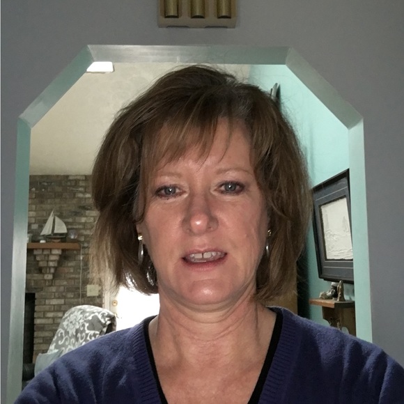 Meet your Posher, Sandy - Picture 3 of 3